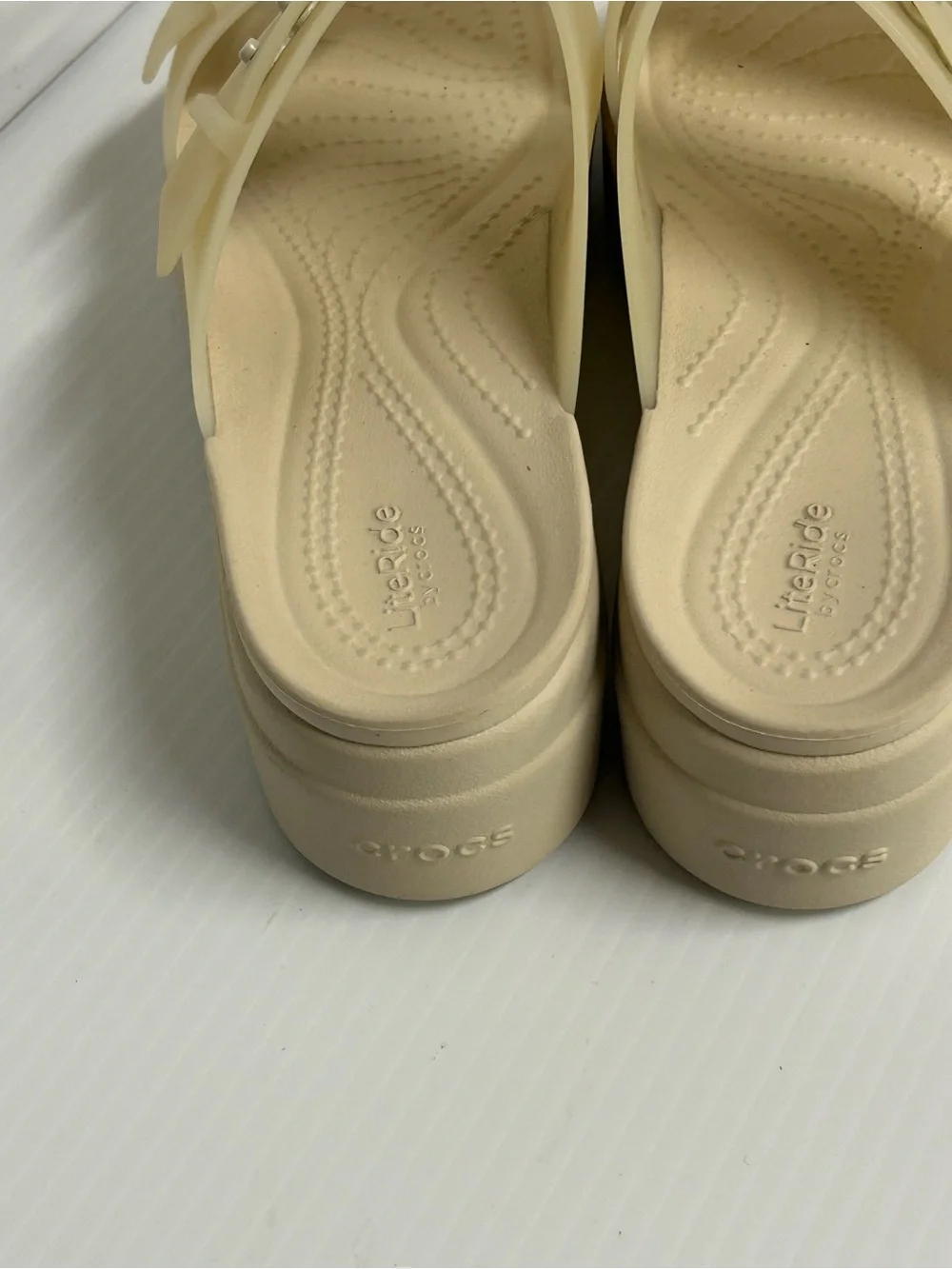 CROCS BROOKLYN BUCKLE LOW WEDGE SLIP ON SANDALS SANDSTONE SZ 7